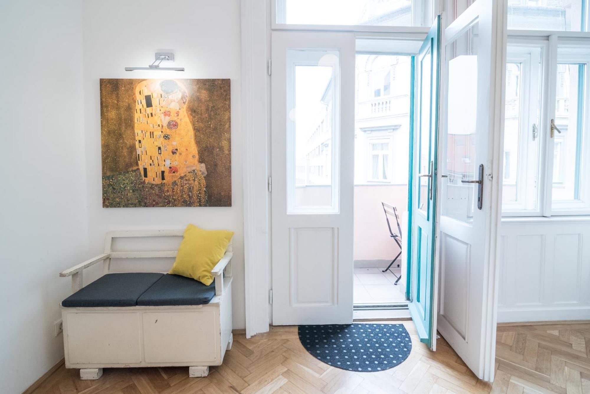 Newsunny Apartment At The Budacastle Budapest Exterior photo